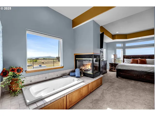 $1,295,000 | 3760 Highway 97, Madras, OR 97741