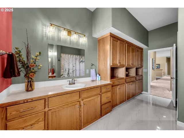 $1,295,000 | 3760 Highway 97, Madras, OR 97741