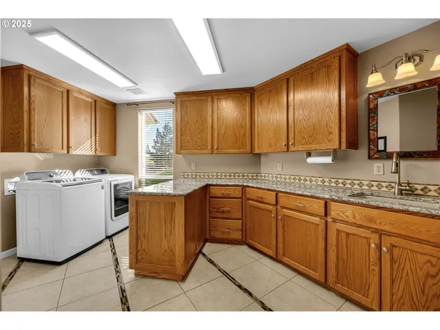 $1,295,000 | 3760 Highway 97, Madras, OR 97741