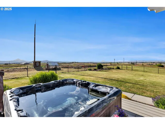 $1,295,000 | 3760 Highway 97, Madras, OR 97741