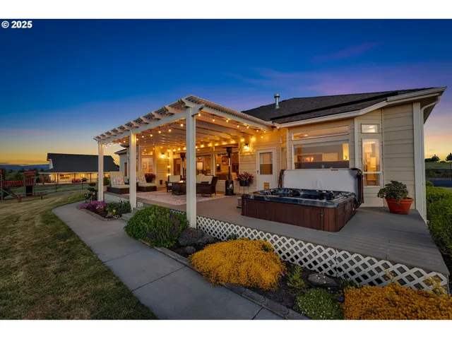 $1,295,000 | 3760 Highway 97, Madras, OR 97741