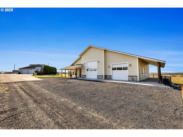 $1,295,000 | 3760 Highway 97, Madras, OR 97741