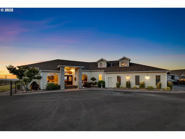 $1,295,000 | 3760 Highway 97, Madras, OR 97741