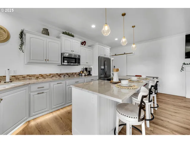 $1,295,000 | 3760 Highway 97, Madras, OR 97741