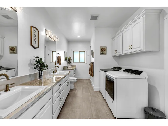 $1,295,000 | 3760 Highway 97, Madras, OR 97741