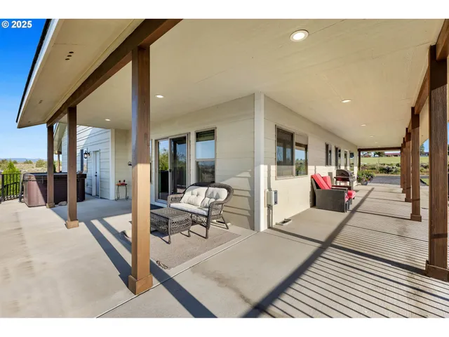 $1,295,000 | 3760 Highway 97, Madras, OR 97741