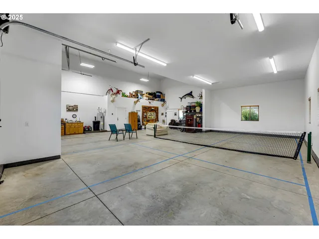 $1,295,000 | 3760 Highway 97, Madras, OR 97741