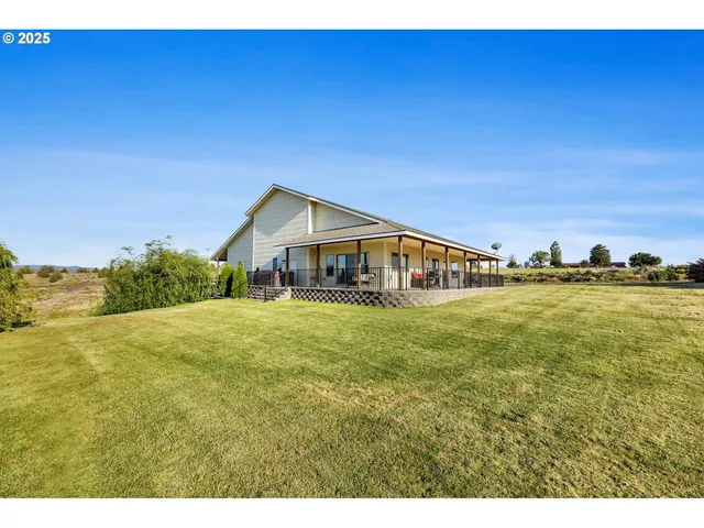 $1,295,000 | 3760 Highway 97, Madras, OR 97741