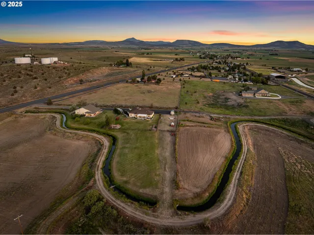 $1,295,000 | 3760 Highway 97, Madras, OR 97741