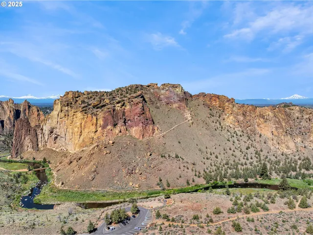 $1,295,000 | 3760 Highway 97, Madras, OR 97741