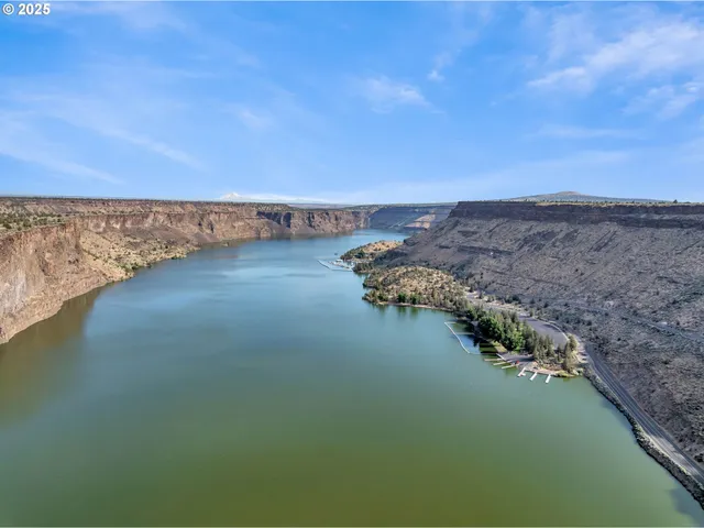 $1,295,000 | 3760 Highway 97, Madras, OR 97741