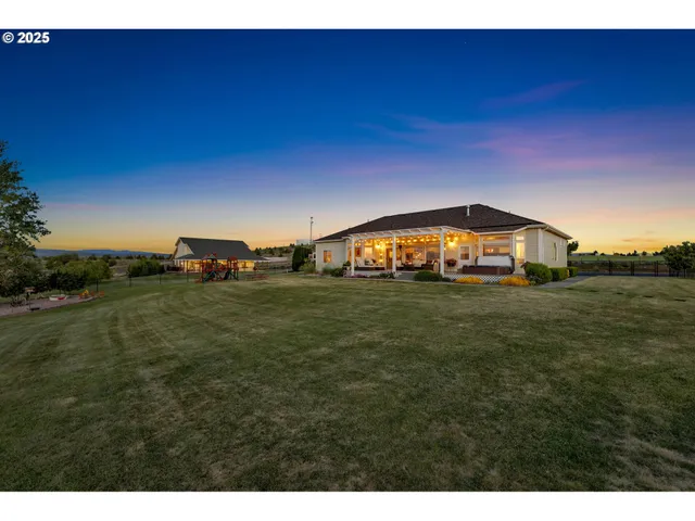 $1,295,000 | 3760 Highway 97, Madras, OR 97741