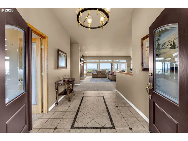 $1,295,000 | 3760 Highway 97, Madras, OR 97741