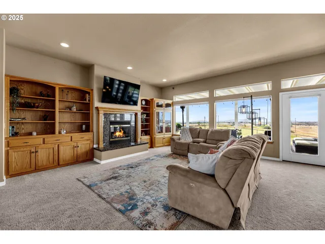 $1,295,000 | 3760 Highway 97, Madras, OR 97741