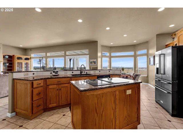 $1,295,000 | 3760 Highway 97, Madras, OR 97741