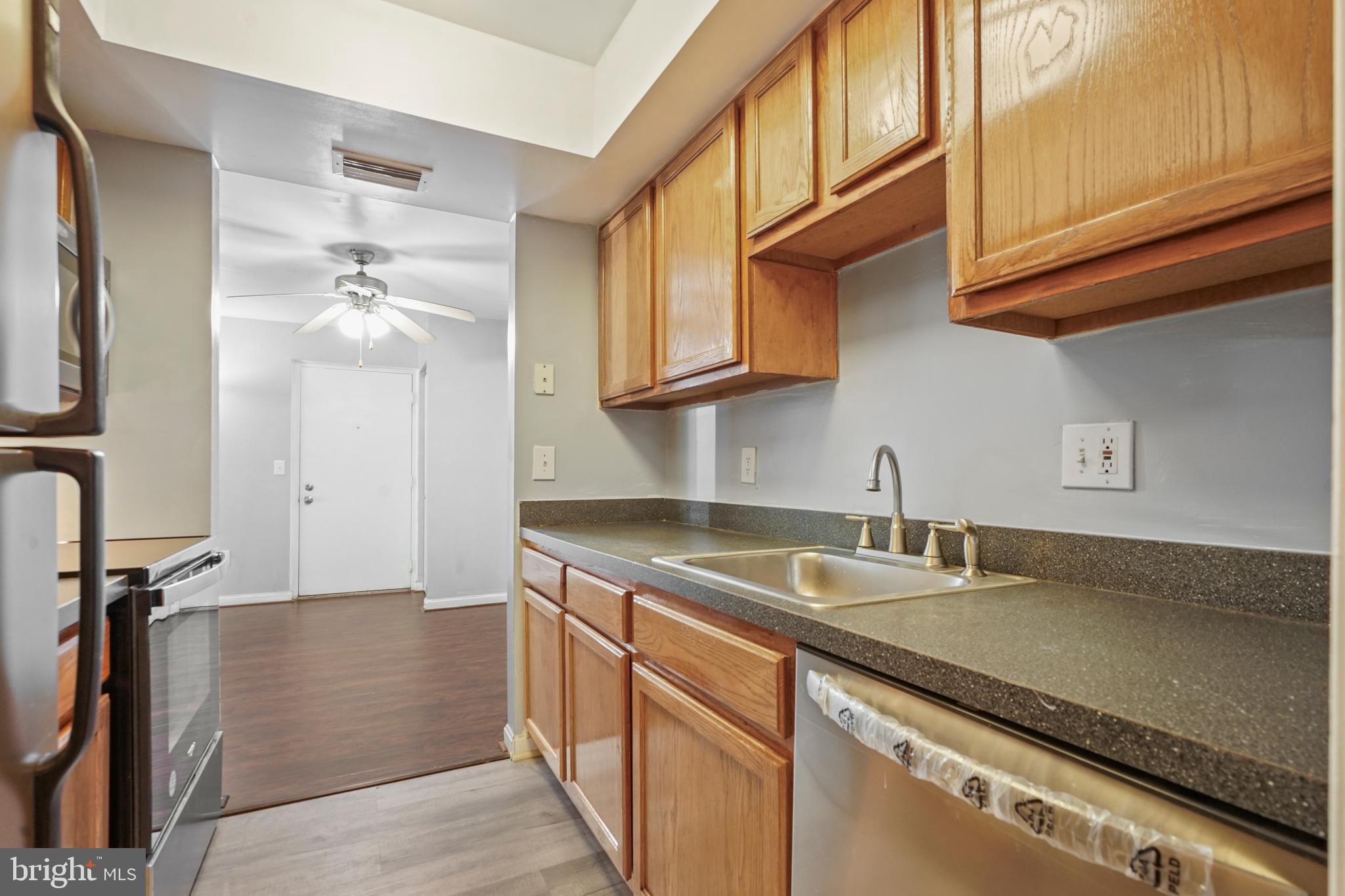 14905 Rydell Road, Unit 104 Centreville, VA 20121 - Photo 5 of 19 Gallery Image 5