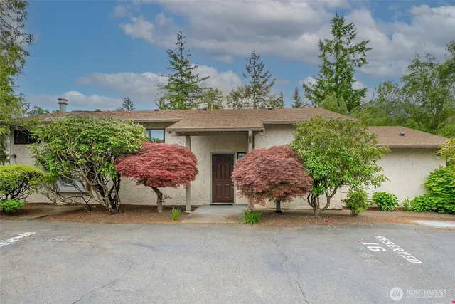 $320,000 | 1239 Southwest 132nd Lane, Unit 822, Burien, WA 98146