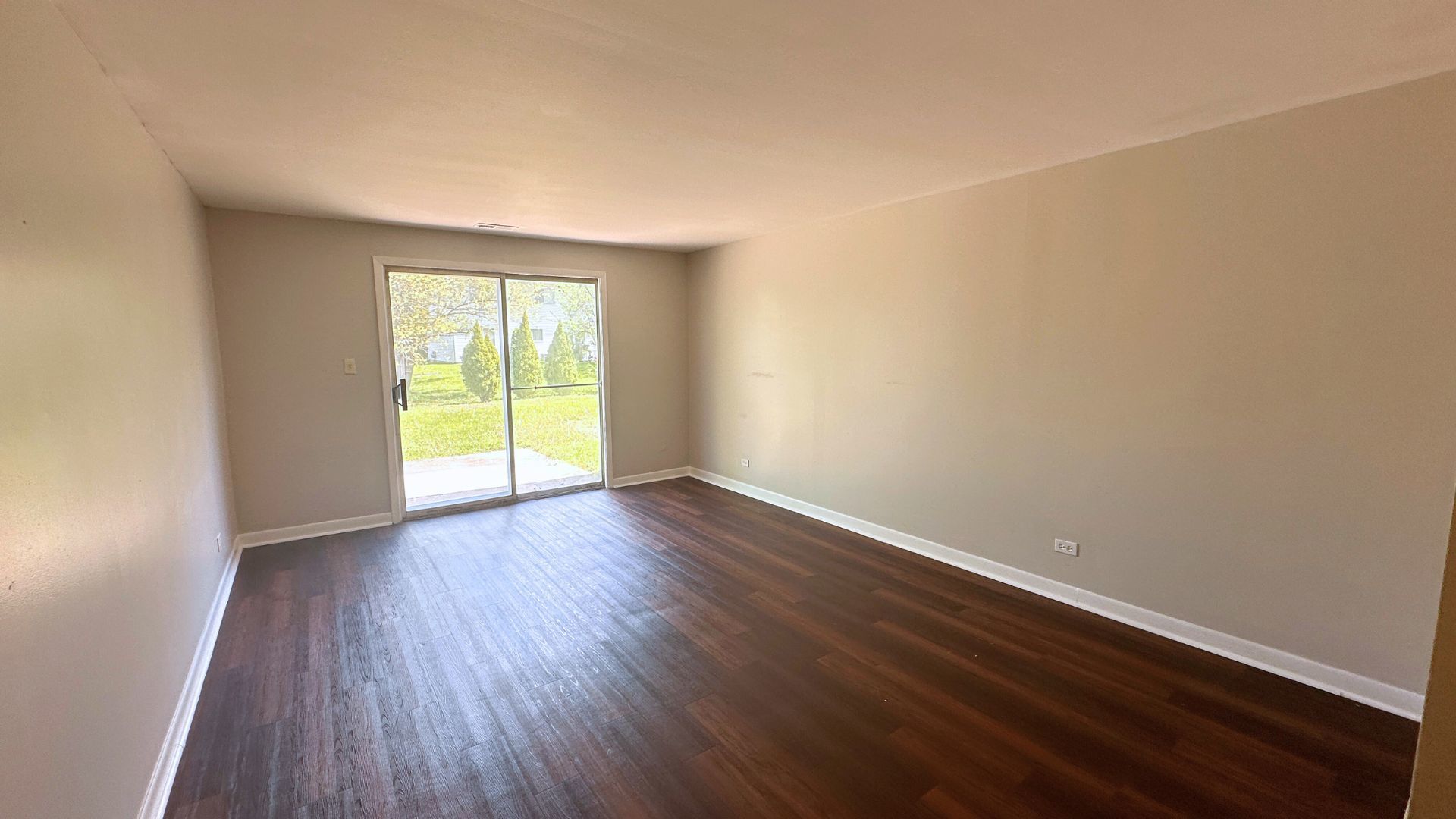123 Oriole Road Matteson, IL 60443 - Photo 13 of 21 a view of an empty room with wooden floor and a window