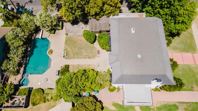 a view of a house with backyard and sitting area