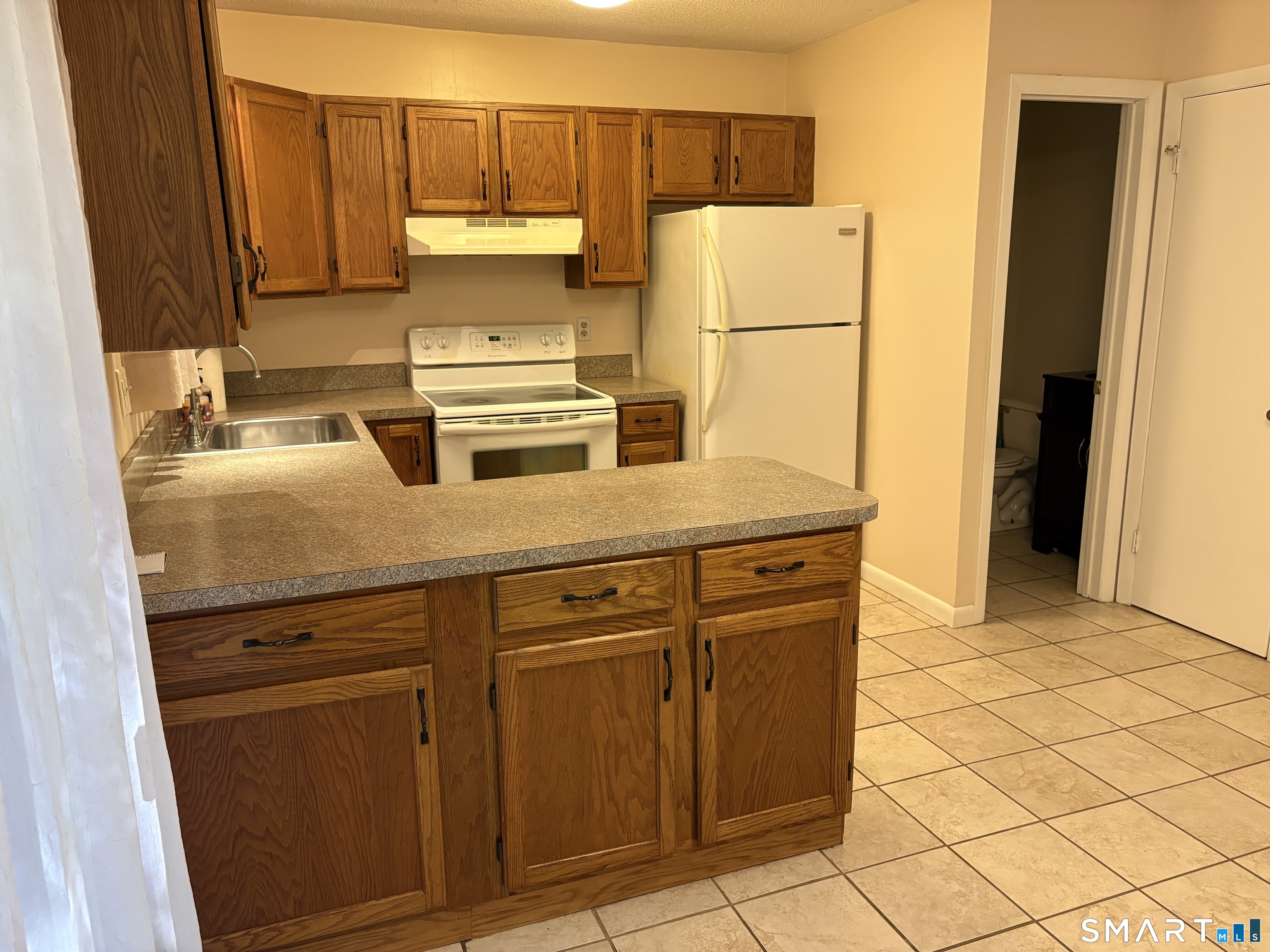 229 Branford Road, Unit 528 North Branford, CT 06471 - Photo 8 of 30 Kitchen