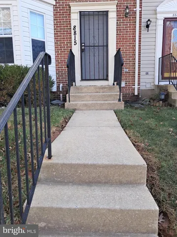 a view of entrance gate of house and green space