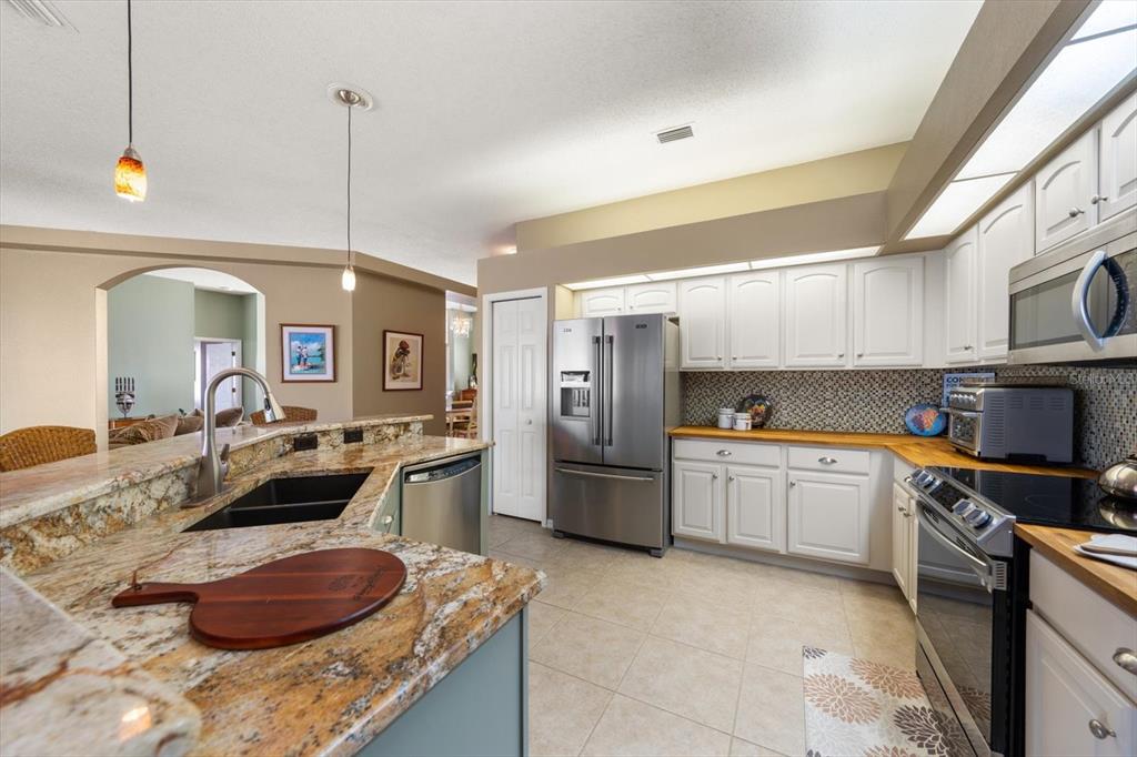 1237 Rambling Vine Court Trinity, FL 34655 - Photo 14 of 76