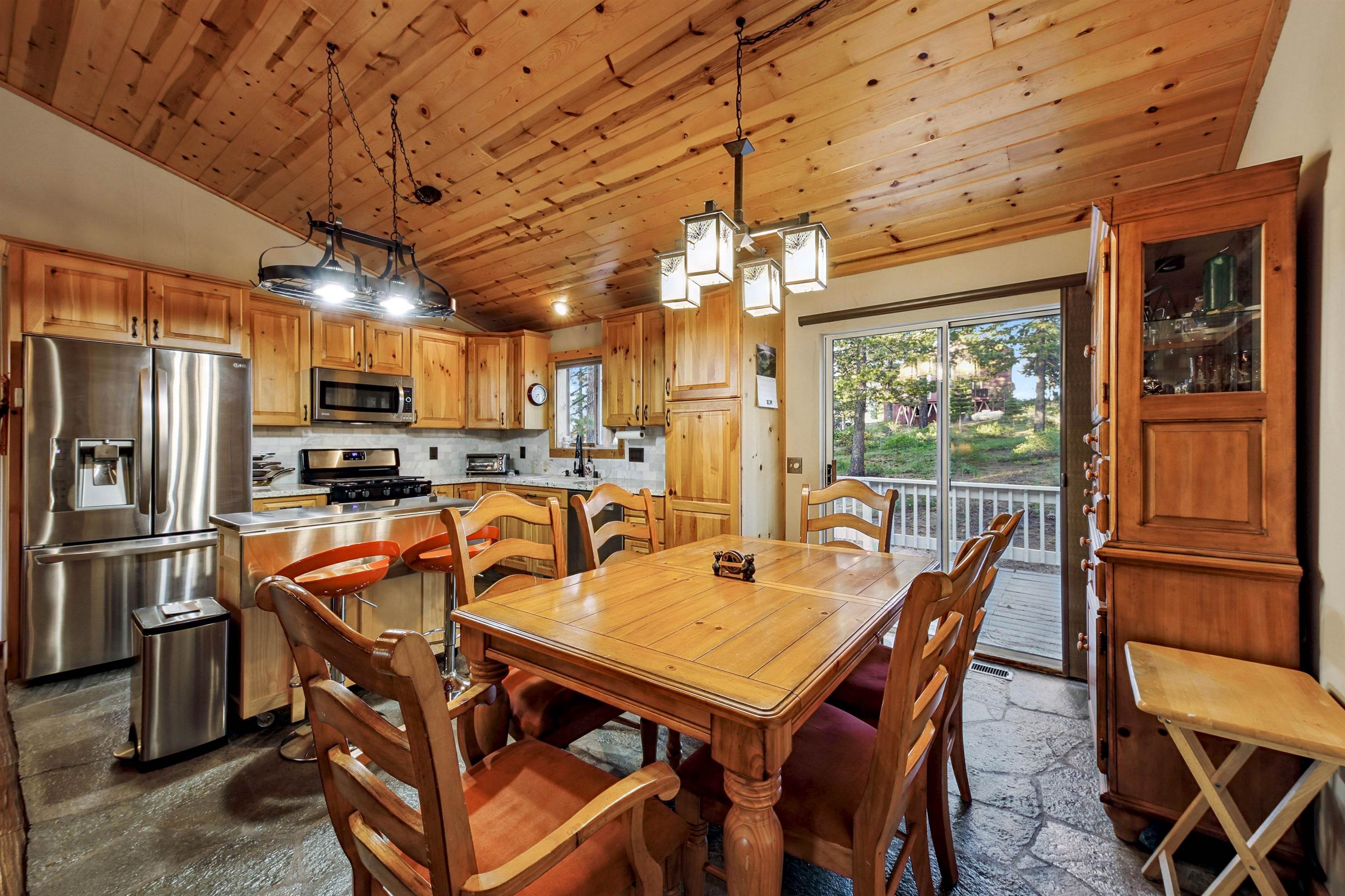 12466 Pinnacle Loop Truckee, CA 96161 - Photo 12 of 28
