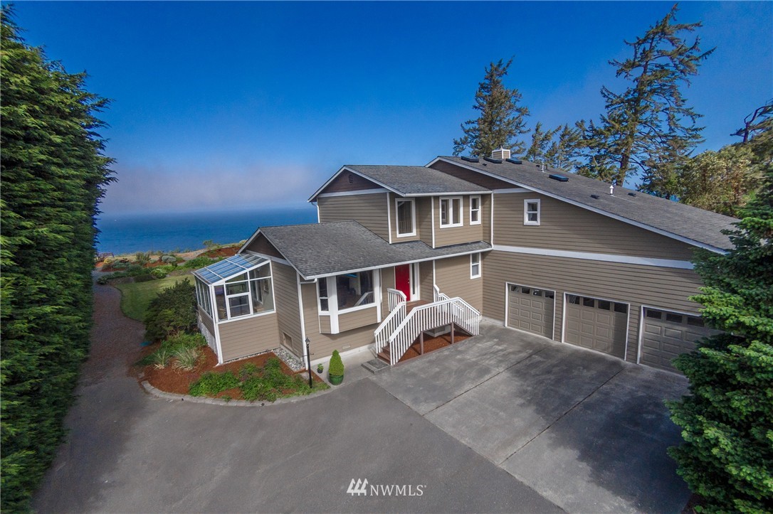 2081 West Beach Road Oak Harbor, WA 98277 - Photo 1 of 25 Gallery Image 1