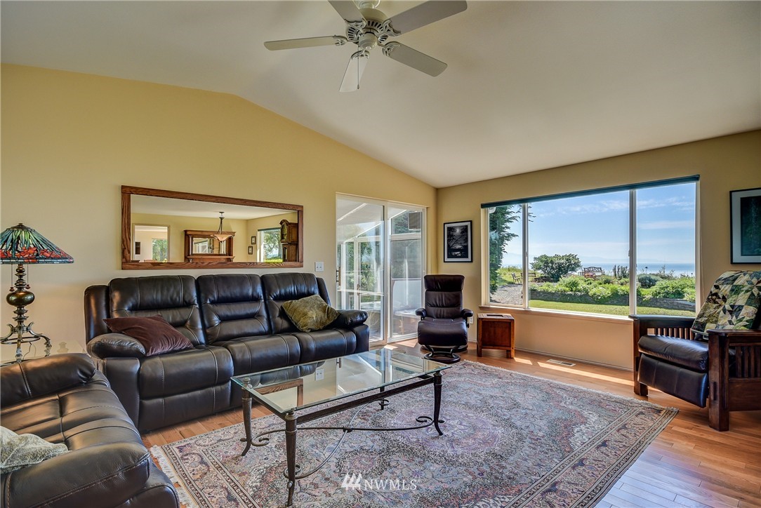2081 West Beach Road Oak Harbor, WA 98277 - Photo 8 of 25 Gallery Image 8