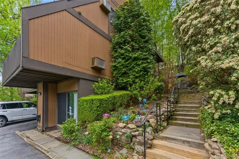 $850,000 | 114 Ogden Avenue, Dobbs Ferry, NY 10522