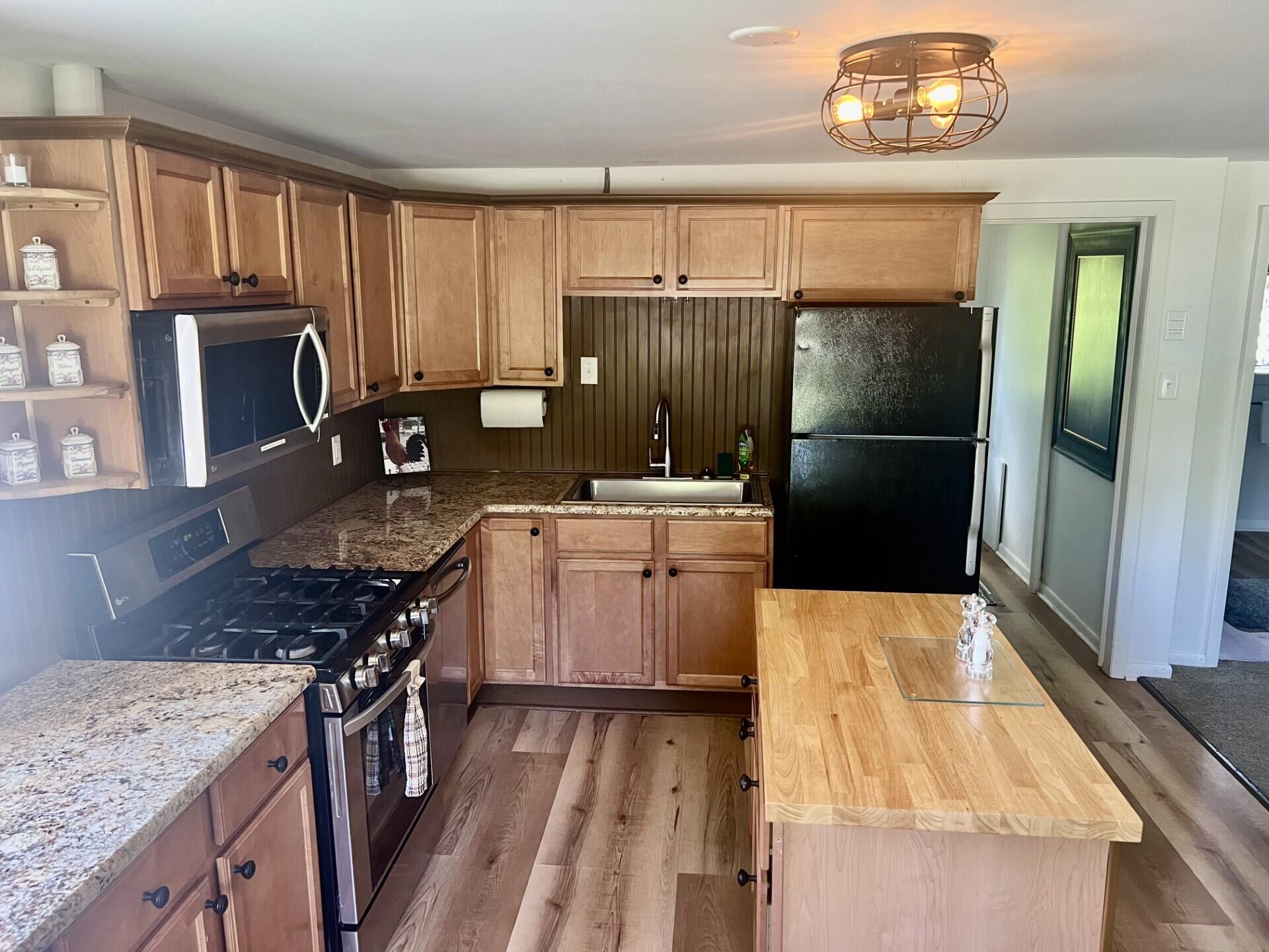 1233 Cumberland Head Road Plattsburgh, NY 12901 - Photo 4 of 24 kitchen2