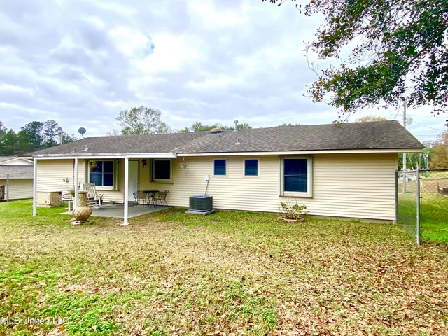 $190,000 | 2112 Crestwood Drive, Picayune, MS 39466