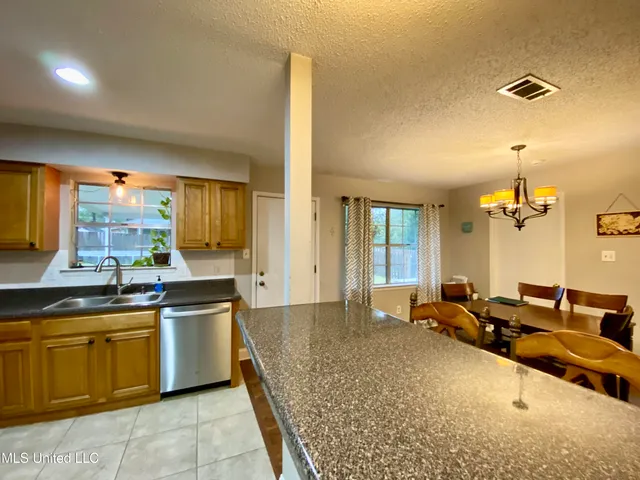 $190,000 | 2112 Crestwood Drive, Picayune, MS 39466