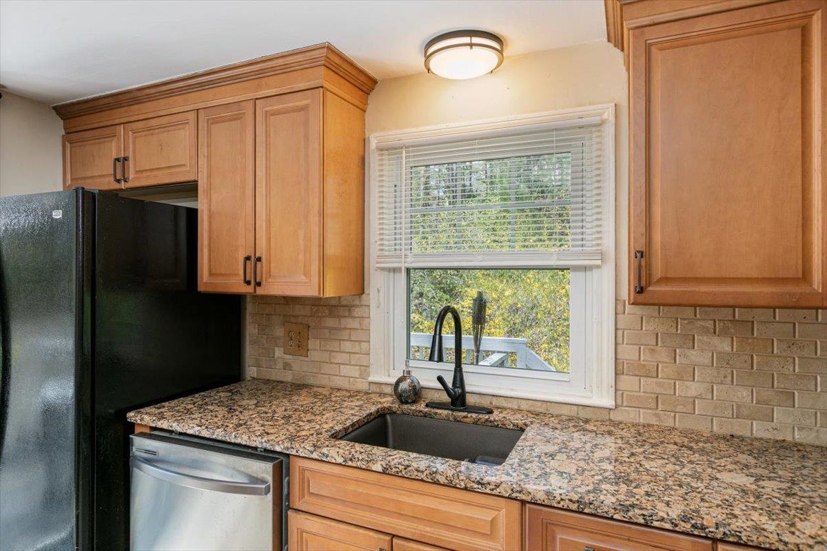 6 Pingree Hill Road Derry, NH 03038 - Photo 16 of 38