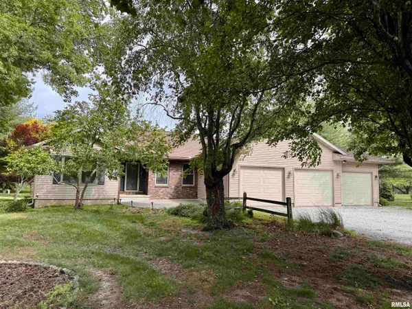 $425,000 | 12101 North 1050th Road, Macomb, IL 61455