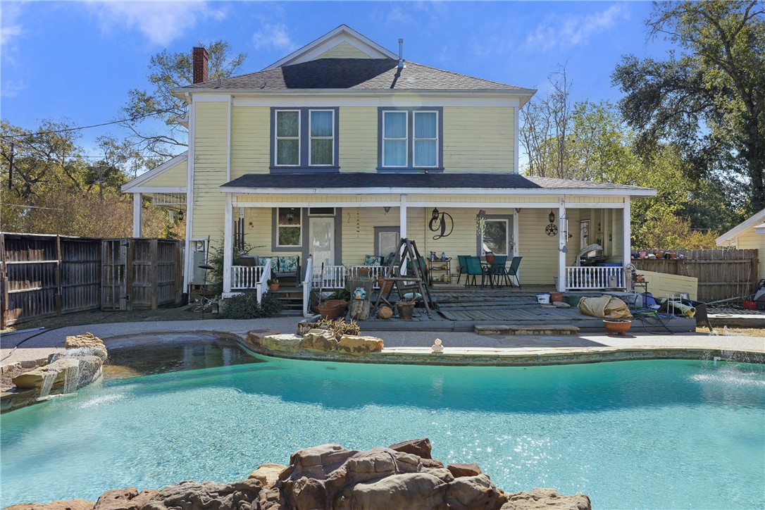 1017 Water Street Navasota, TX 77868 - Photo 25 of 28 a front view of a house with patio and garden