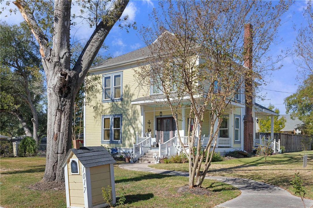 1017 Water Street Navasota, TX 77868 - Photo 3 of 28 a front view of a house with garden