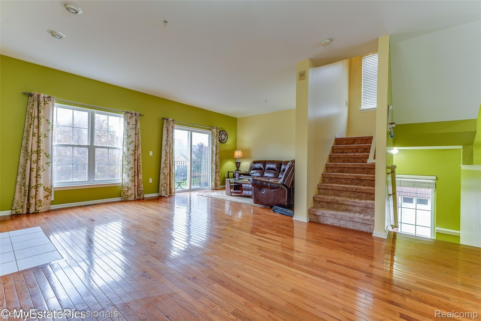 622 Cherry Orchard Road Canton, MI 48188 - Photo 8 of 40 622 cherry orchard dr canton-7.jpg