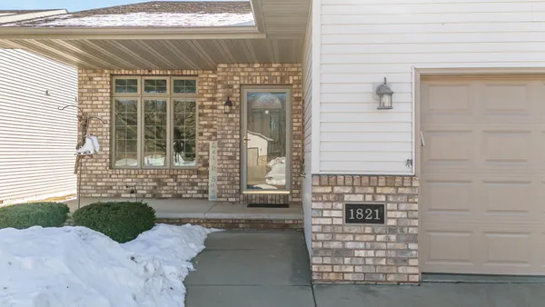 $319,000 | 1821 East Sylvan Avenue, Appleton, WI 54915