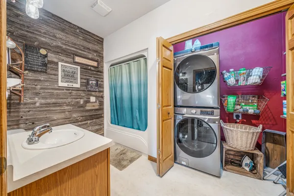 $319,000 | 1821 East Sylvan Avenue, Appleton, WI 54915