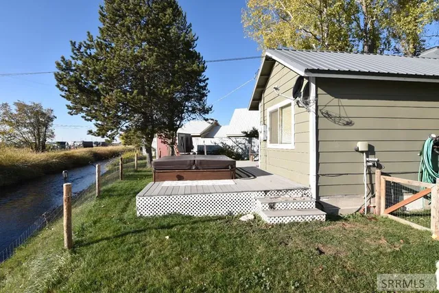 $295,000 | 906 South Bridge Street, St. Anthony, ID 83445