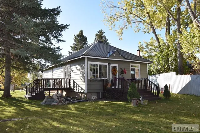 $295,000 | 906 South Bridge Street, St. Anthony, ID 83445