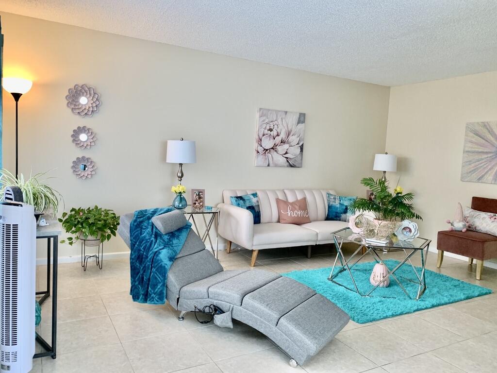 556 Fanshaw North, Unit 556 Boca Raton, FL 33434 - Photo 1 of 73 Living