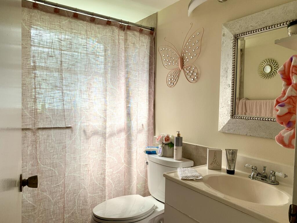 556 Fanshaw North, Unit 556 Boca Raton, FL 33434 - Photo 20 of 73 Full Bath/Shower