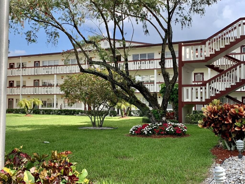 556 Fanshaw North, Unit 556 Boca Raton, FL 33434 - Photo 2 of 73 BLDG Landscaping