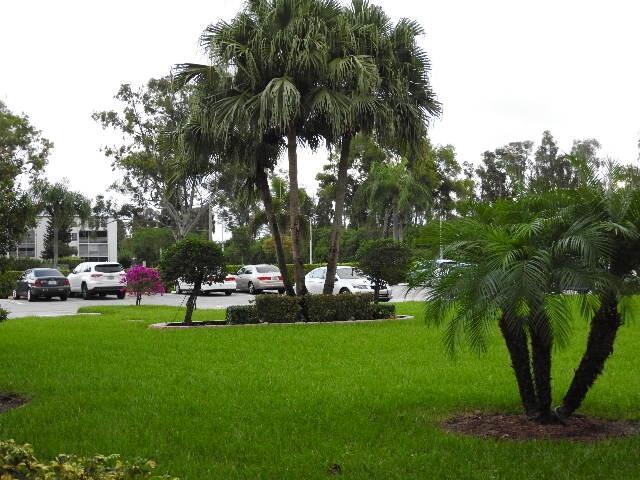 556 Fanshaw North, Unit 556 Boca Raton, FL 33434 - Photo 28 of 73 Landscaping