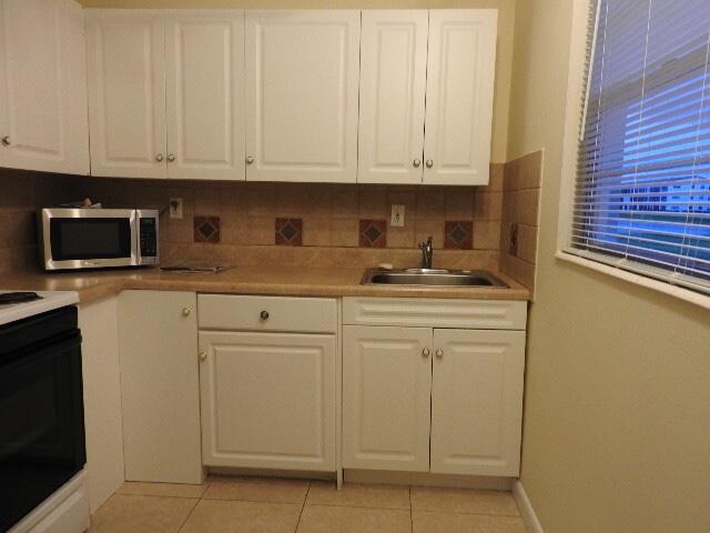 556 Fanshaw North, Unit 556 Boca Raton, FL 33434 - Photo 29 of 73 Kitchen
