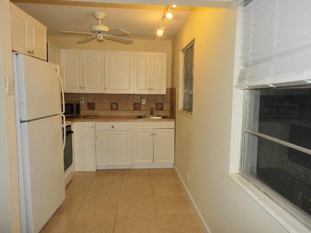 556 Fanshaw North, Unit 556 Boca Raton, FL 33434 - Photo 42 of 73 Kitchen