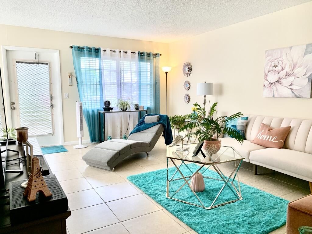 556 Fanshaw North, Unit 556 Boca Raton, FL 33434 - Photo 7 of 73 Living