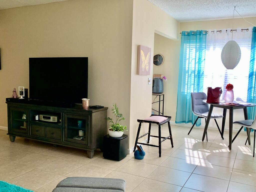 556 Fanshaw North, Unit 556 Boca Raton, FL 33434 - Photo 8 of 73 Dining area